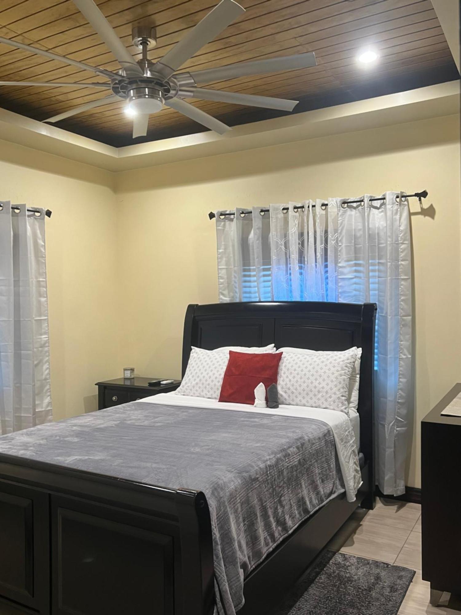 Kingston Oasis One Bedroom Buitenkant foto